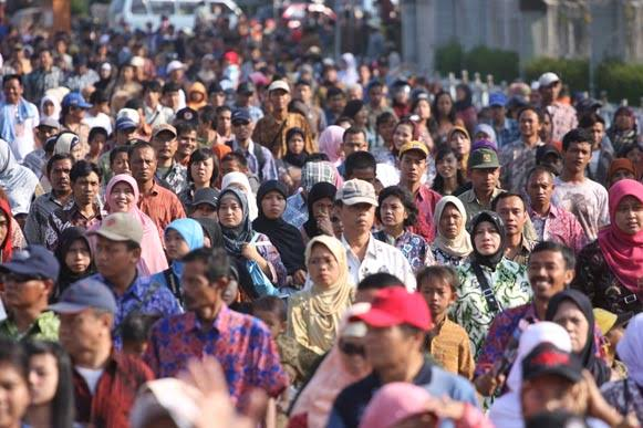 Solusi Jitu Atasi Masalah Penduduk: Strategi Komprehensif 2025