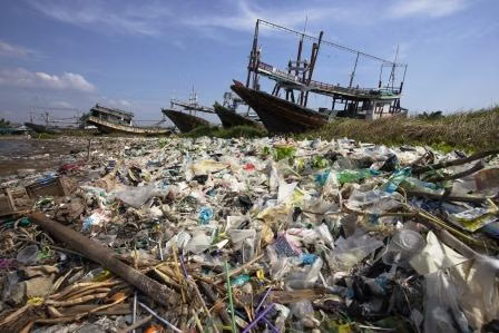 Sampah Plastik Ancaman Nyata Bumi Kita: 7 Fakta Mengejutkan yang Harus Gen Z Tahu di 2025