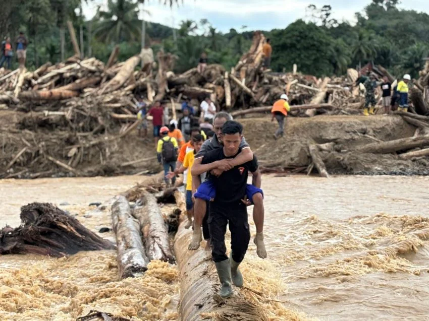 Banjir Longsor Sumatra 836 Tewas: Tragedi Ekologis & Harapan Pemulihan Hutan Indonesia"